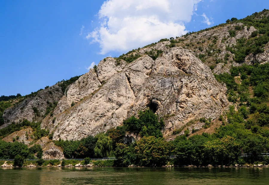 Peștera Gaura cu Muscă