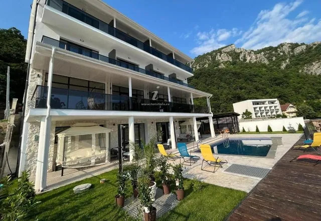 Fotografie de la Casa Philia, Dubova