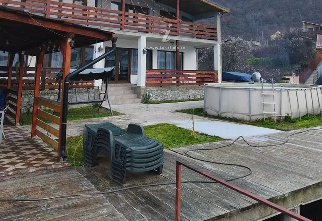 Fotografie de la Casa Smeu, Dubova
