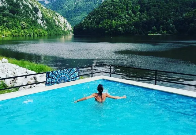 Fotografie de la Casa Cu Lei, Eșelnița