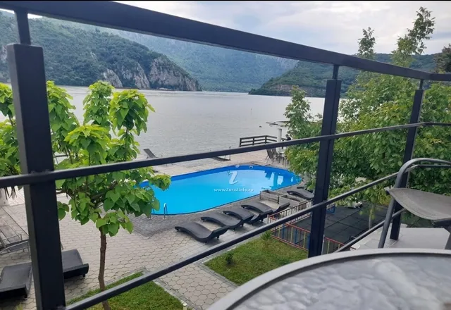 Fotografie de la Exclusive, Eșelnița