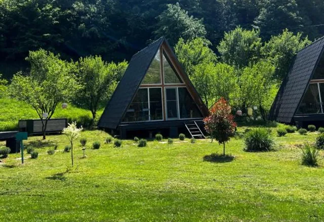 Cabanele A-Frame Svinița, fotografiate la proprietate